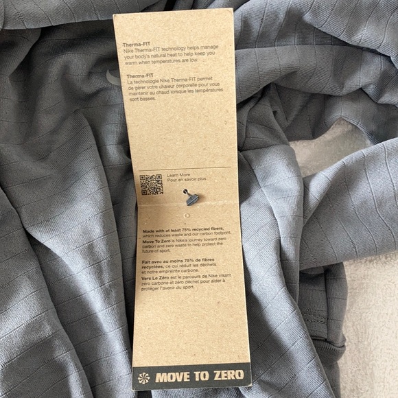 NWT Nike Therma-FIT Swift Element
Women's Turtleneck Running Top - Picture 9 of 10